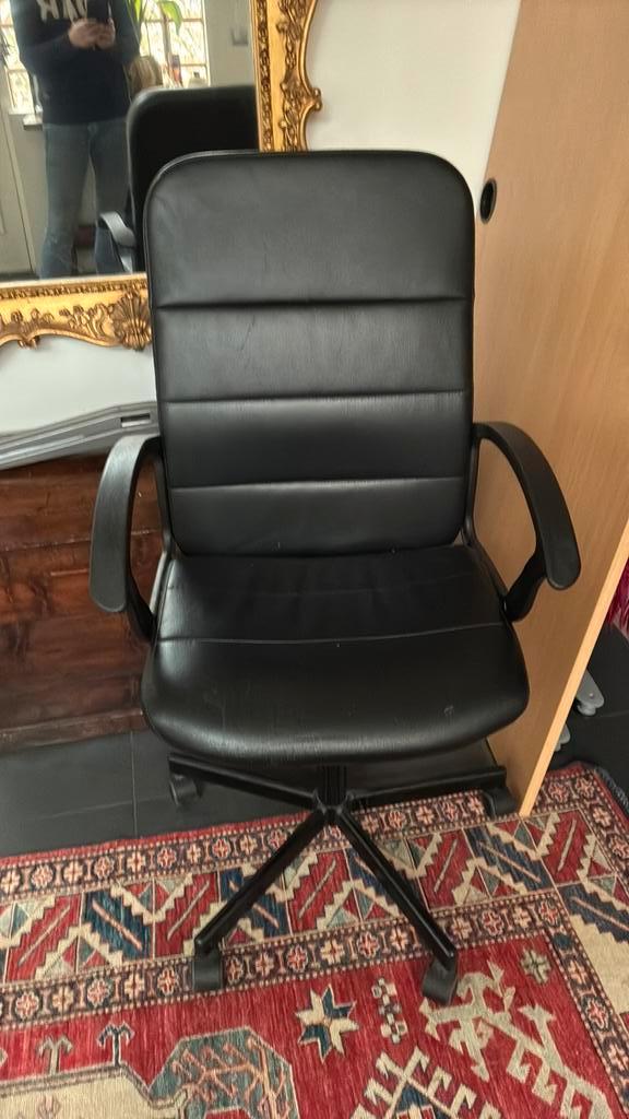 Gratis: Verstelbaar Bureau 180x90 - met bureaustoel