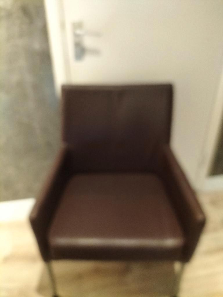 4 Mooie bruine stoelen met wieltjes