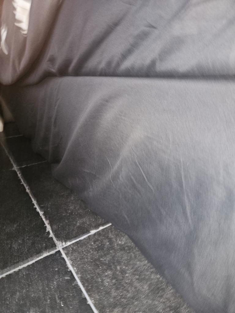 Gratis 2-persoons boxspring met topmatras en hoofdbord