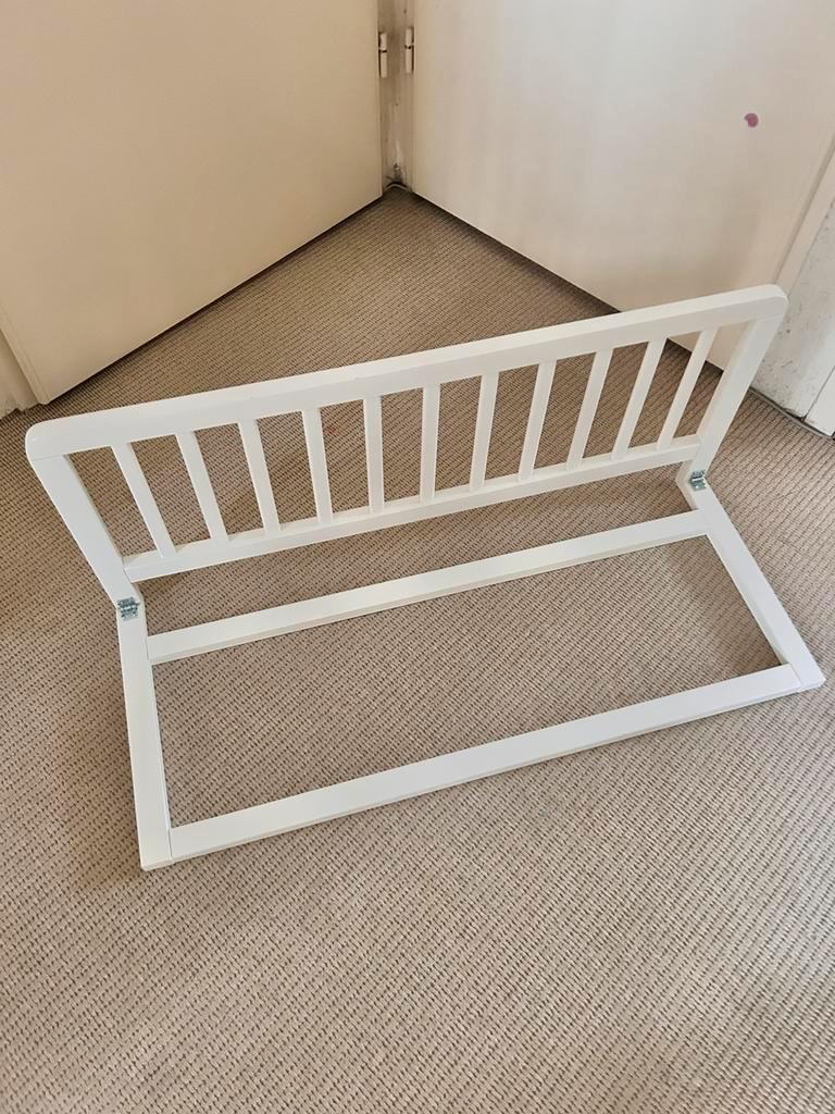 Ledikant meegroeibed 70x140(incl bedrand&matras) +vakkenkast