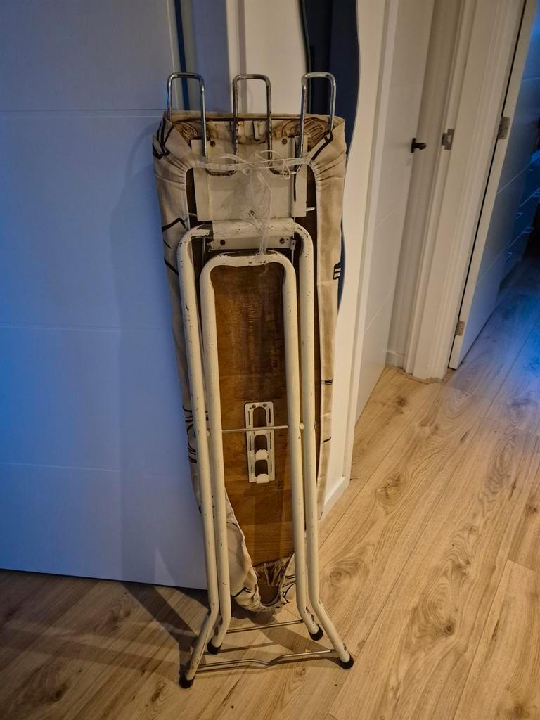 Strijkplank stevig  model gratis af te halen in Voorburg