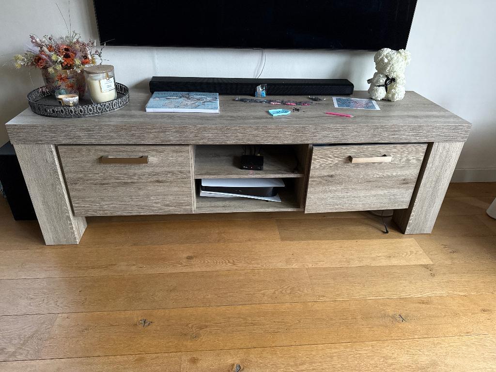 Dressoir kast en tv kast gratis !!
