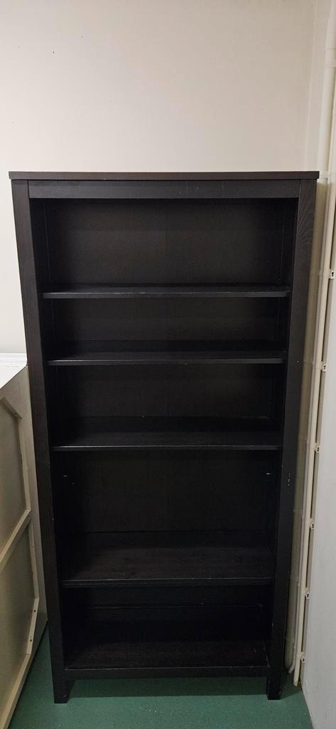 Gratis boekenkast met planken