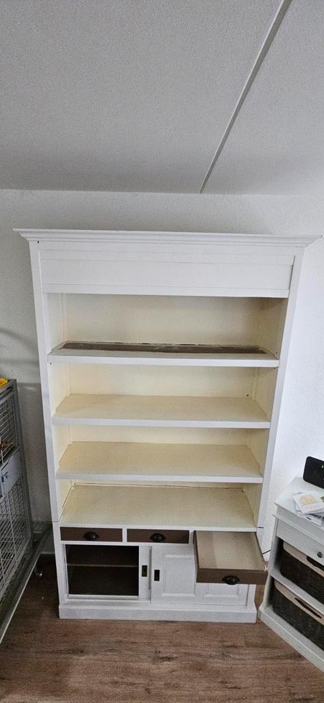 Boekenkast gratis af te halen