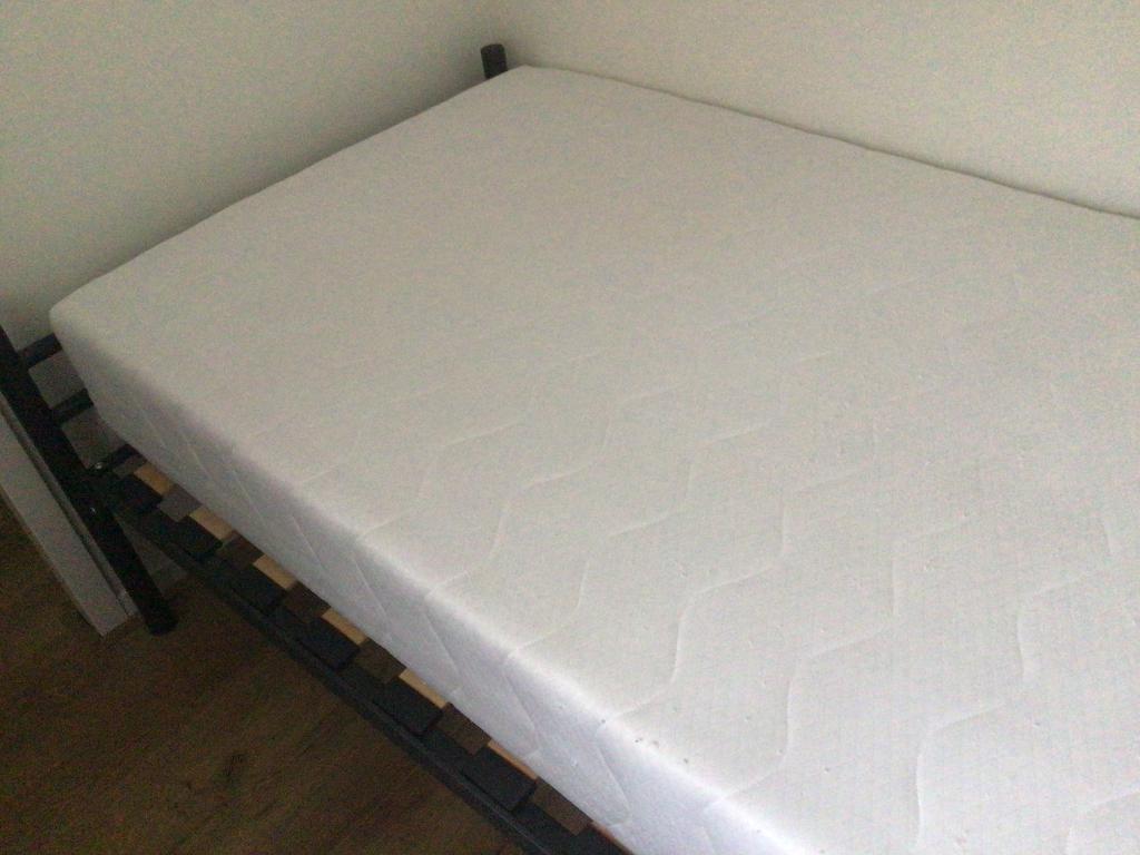 Logeerbed