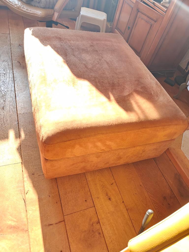 Bankstel en hocker. Gratis op te halen in Ermelo.