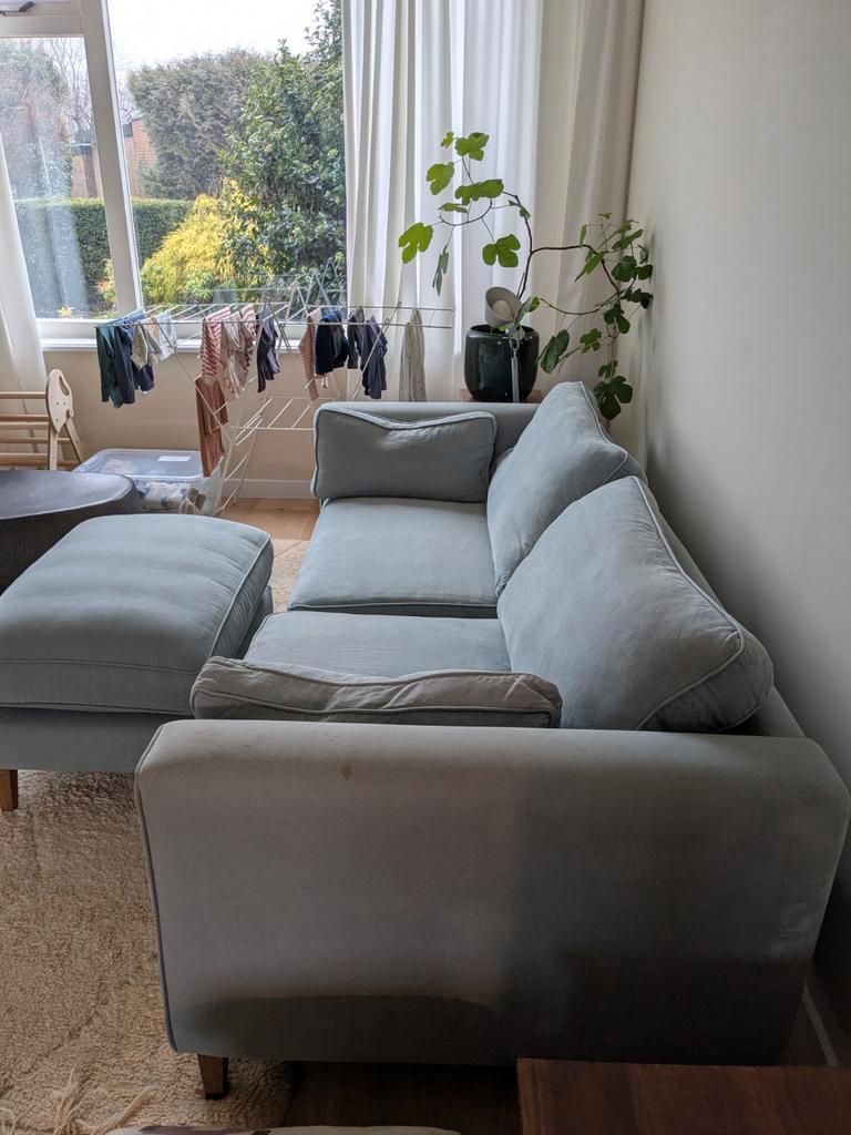 Lichtblauwe bank + hocker, gratis af te halen