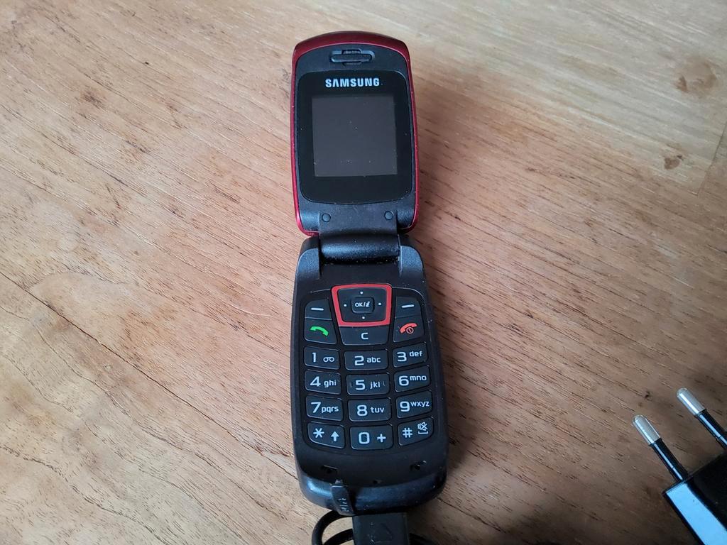 Samsung vintage telefoon - incl. lader