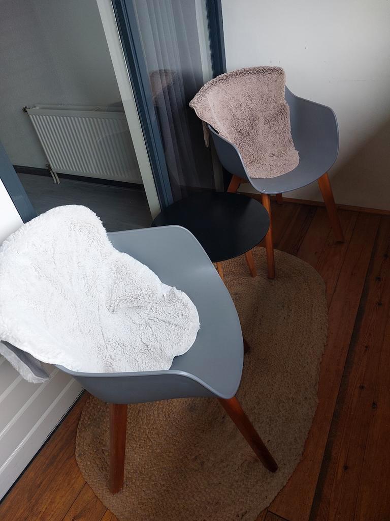 Gratis 2 Kuipstoelen met tafeltje