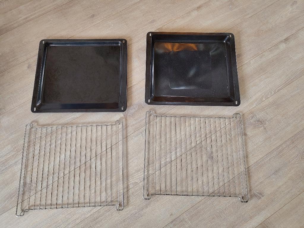 ATAG-oven 2x roosters en 2x bakplaten