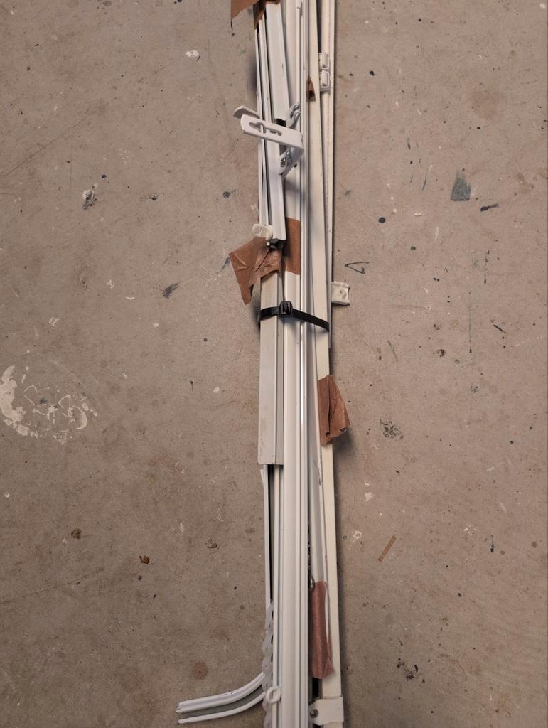 Gratis af te halen: meer dan 10 gordijnrails