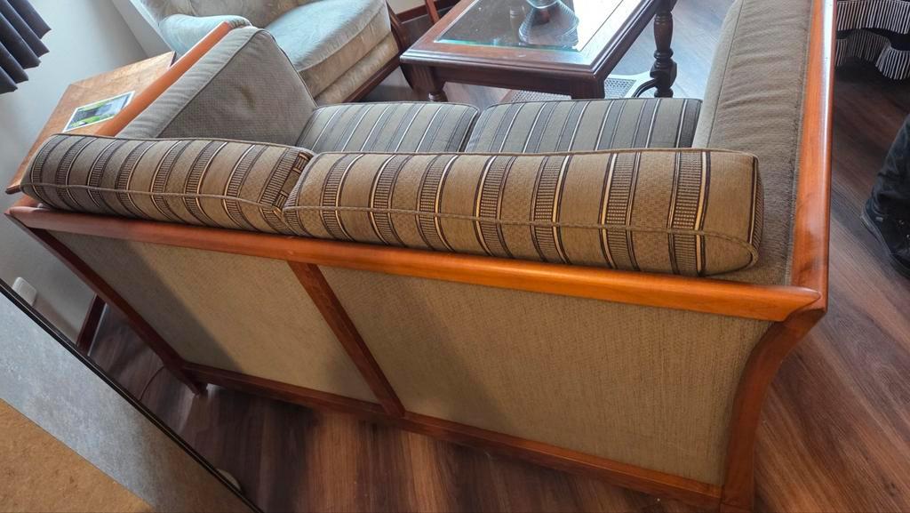 Gratis af te halen: 2-persoons bankje