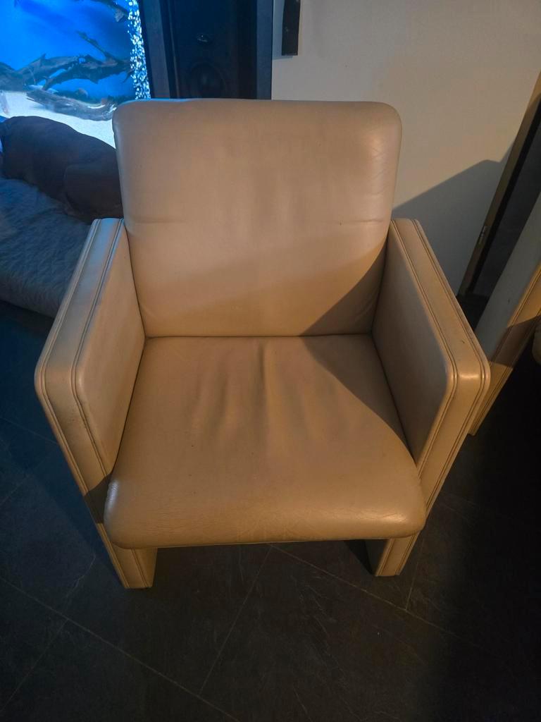 GRATIS. GRATIS.  Set van 4 leren verrijdbare eetkamerstoelen