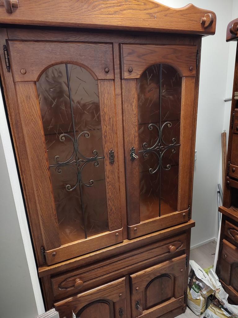 Houten buffetkast(zonder inhoud) gratis afhalen Zuidhorn.