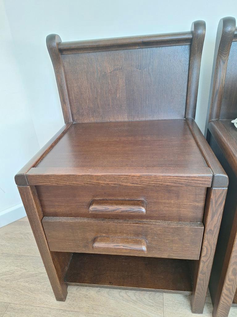 Seniorenbed met verstelbare lattenbodem en 2 nachtkastjes