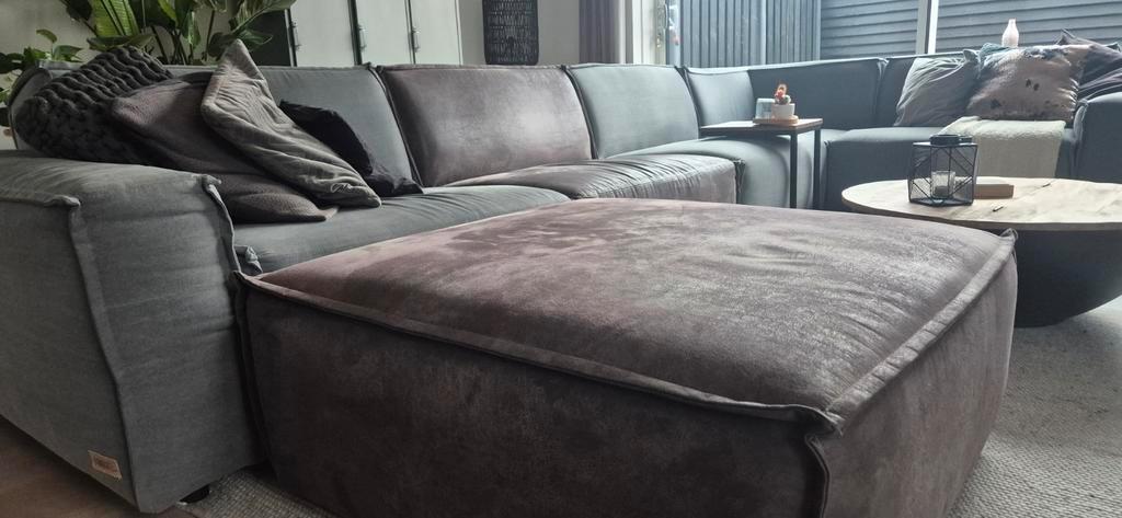 Grote hoekbank antraciet/grijs + hocker