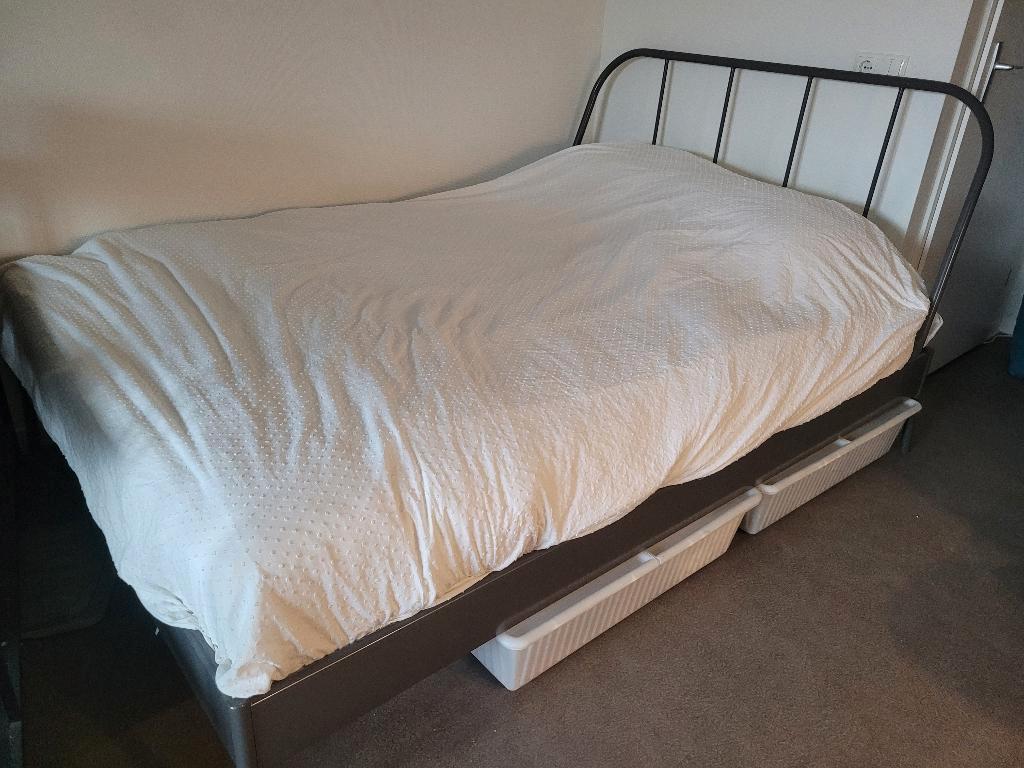 Tweepersoons bedframe Ikea