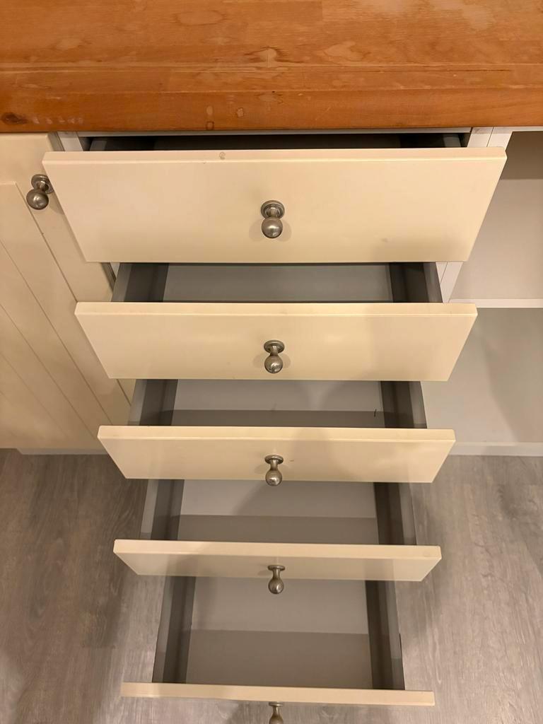 Gratis!  Keukenblok/Dressoir met Massief Houten Blad