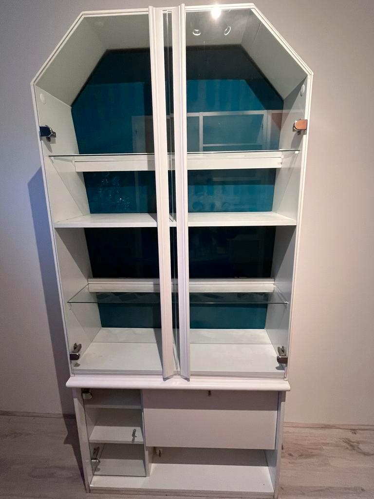 Gratis af te halen Witte vitrinekast