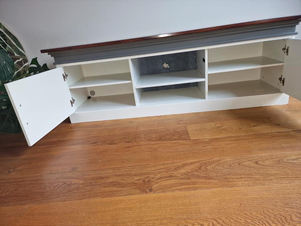 Tv-kastje met opbergruimte