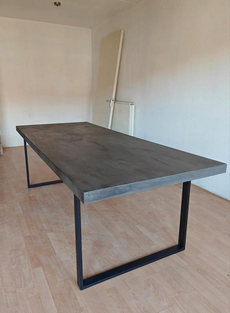 Grote eettafel voor 6+ personen - Gratis af te halen