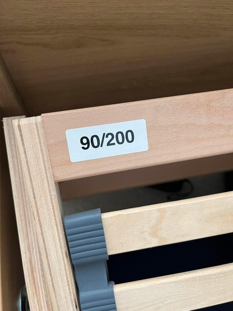 Senioren bed met elektrische lattenbodem