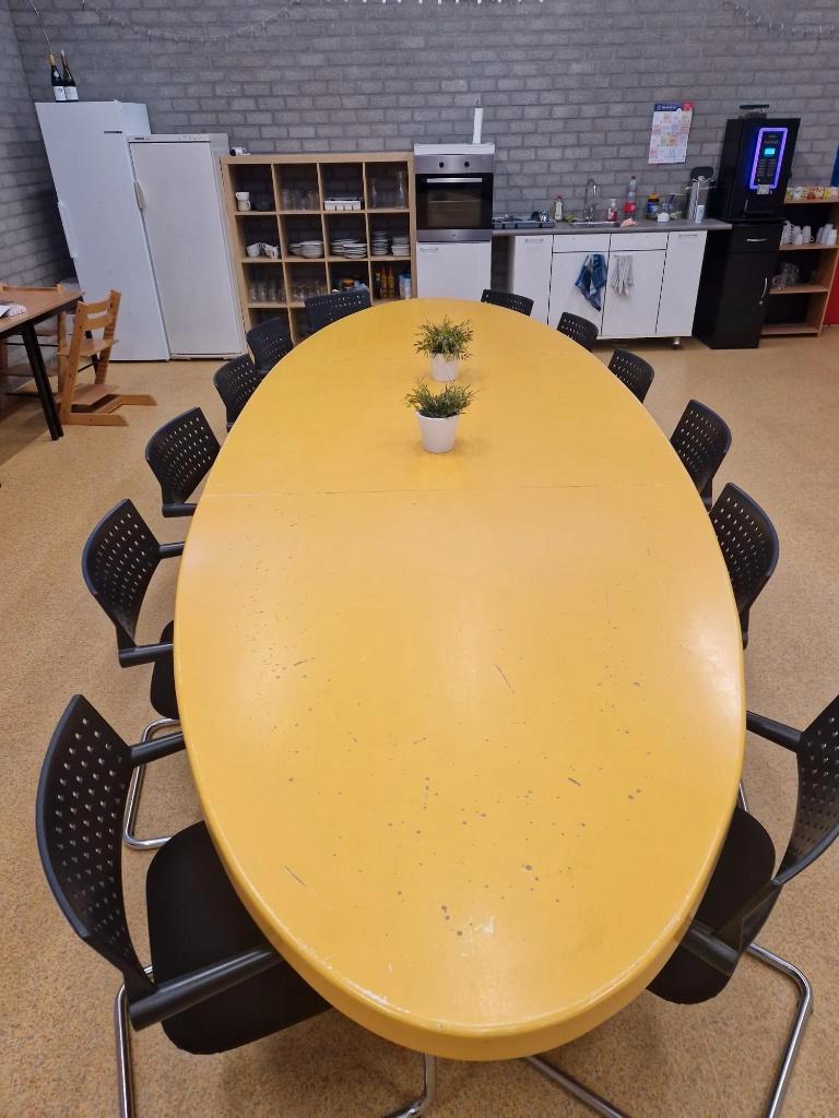 GRATIS AFHALEN GROTE TEAMTAFEL WIJCHEN