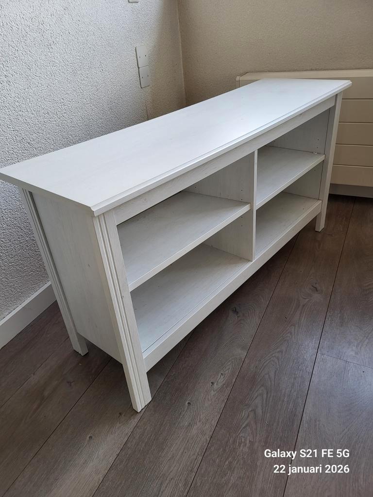 Witte TV kast - Zo goed als nieuw - Gratis af te halen