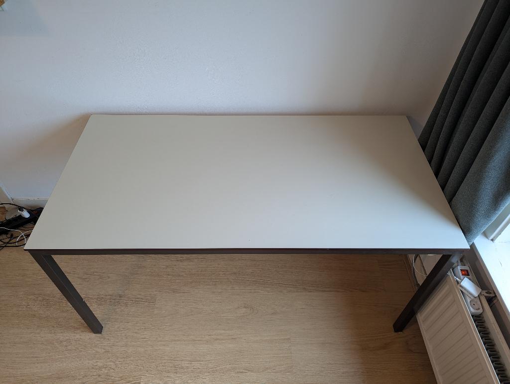Stevige tafel 150x75x75