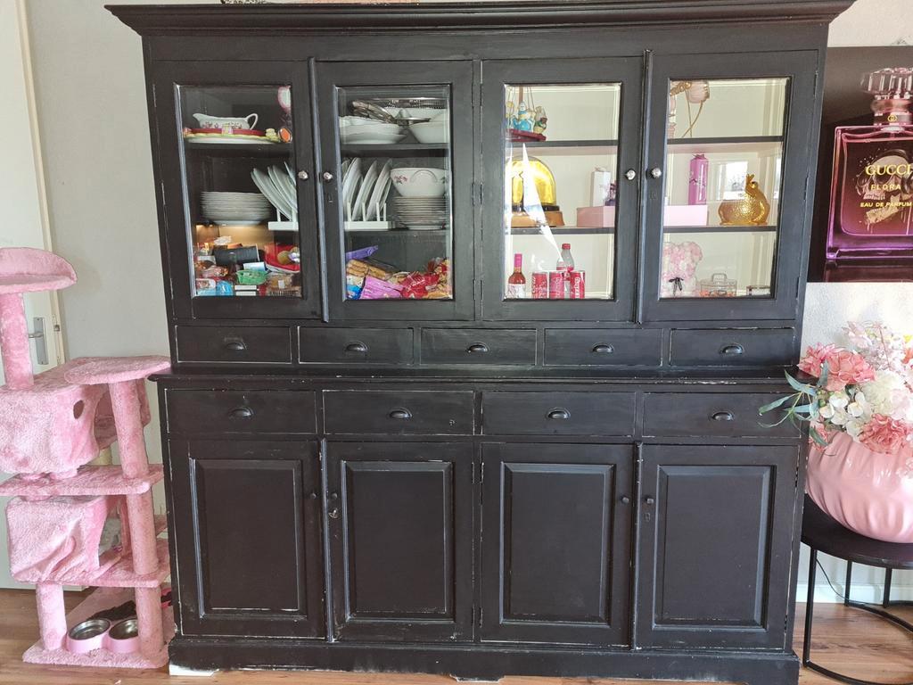 Gratis Buffetkast Opknapper met Glasdeuren