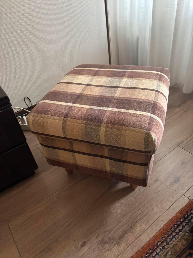 Gratis fauteuil  en hocker in uitstekende staat