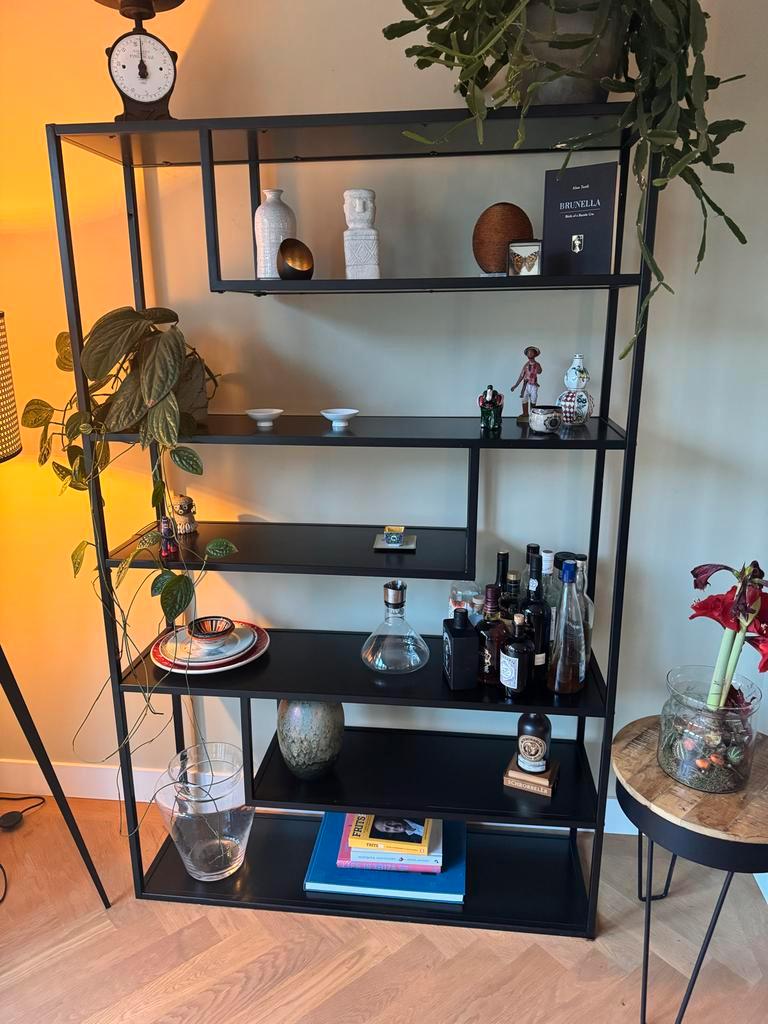 Gratis vakkenkast af te halen 120 x 35 x 188