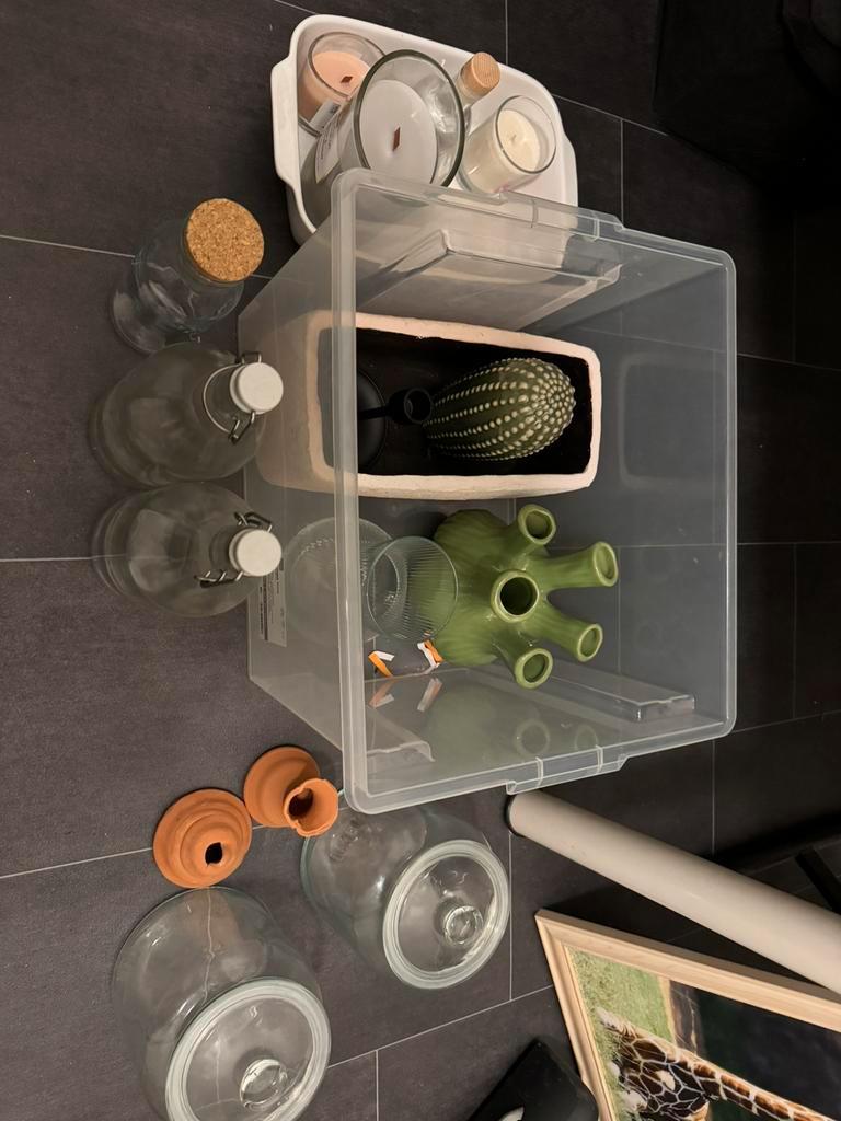 Kandelaars, vasen, flessen, potten, geurkaarsen gratis