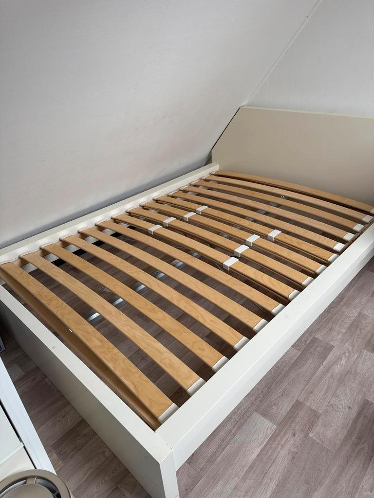 Gratis lattenbodem 140x200cm met verstelbaar hoofdeinde