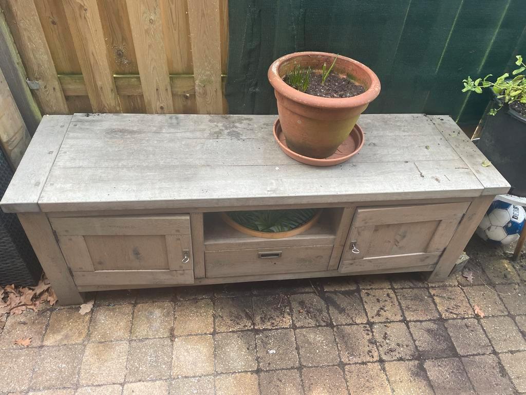 Gratis afhalen tv dressoir GEBRUIKT ALS TUINBANKJE