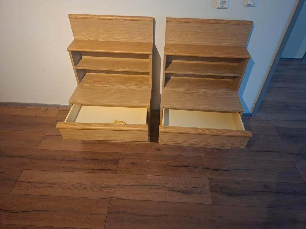 2 nachtkastjes eiken look