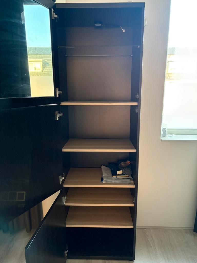 Vitrinekast met verlichting