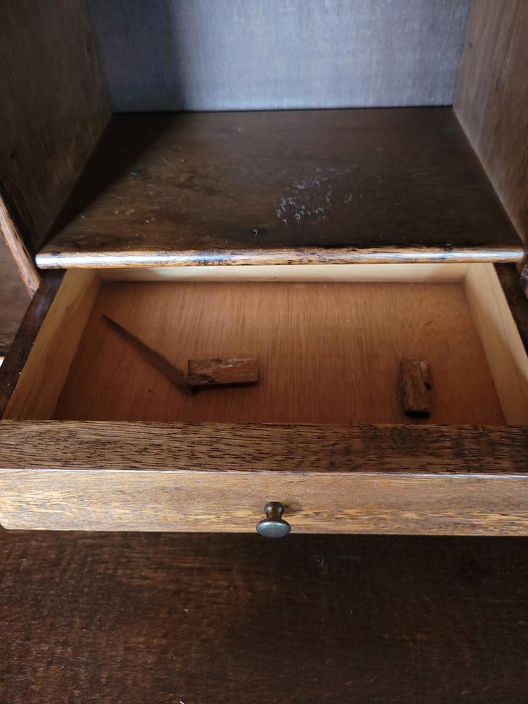 Buikkastje / Bureautje