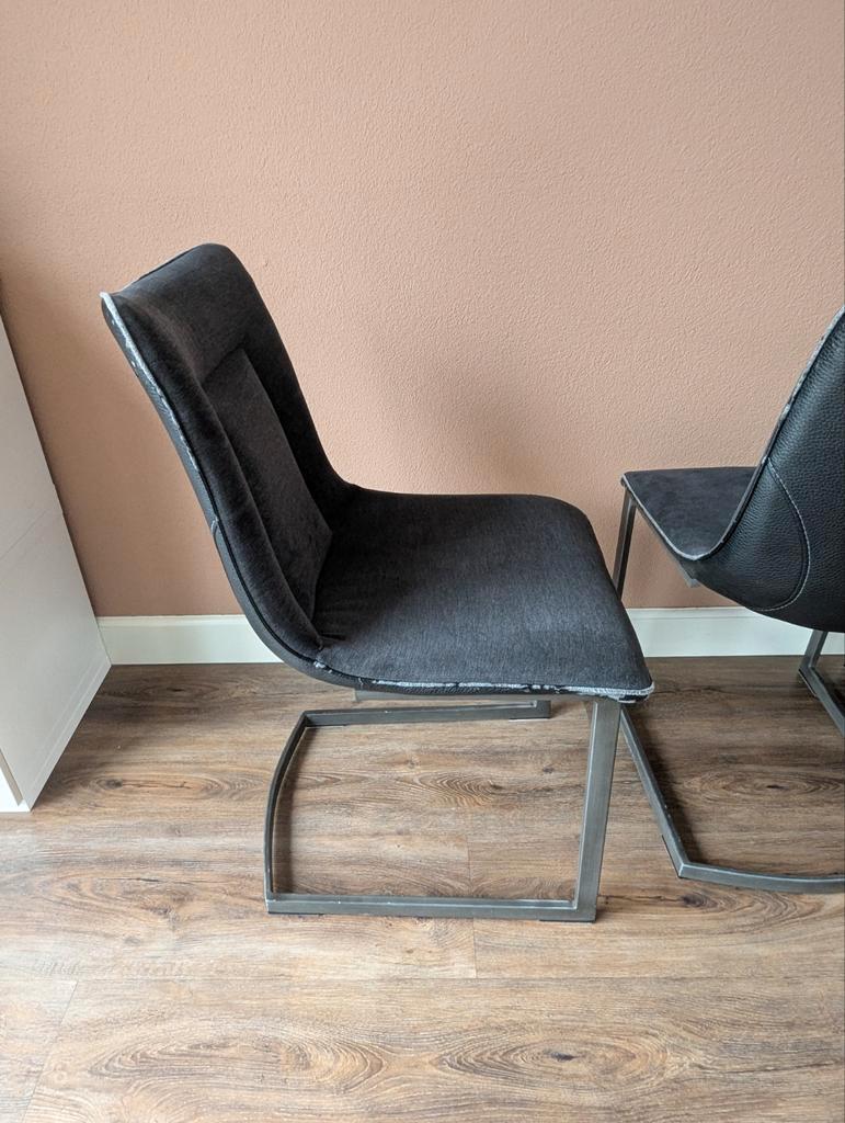 Set van 4 grijze eetkamerstoelen