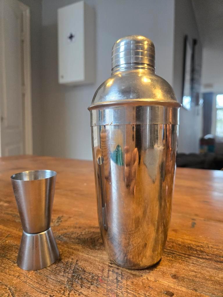 Cocktailshaker met maatbeker