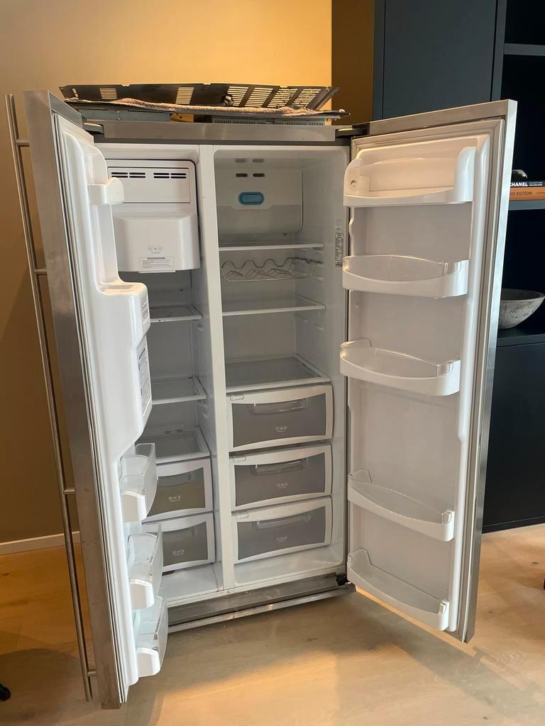 Grote Amerikaanse Koelkast met IJsdispenser