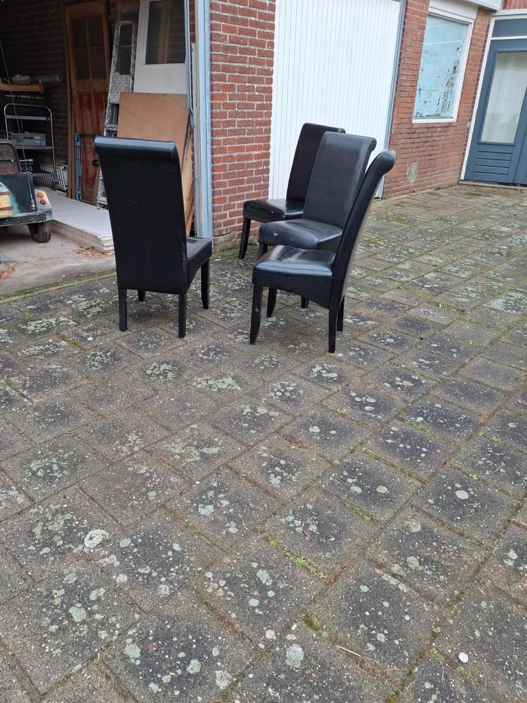 Gratis af te halen stoelen 16 stuks