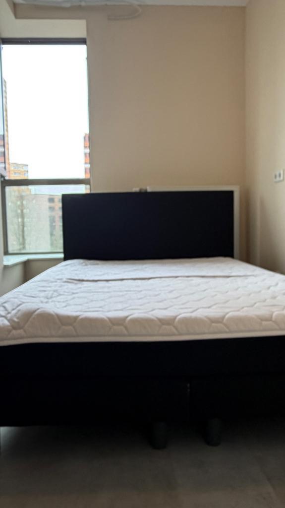 GRATIS BED 140x200 ZWART GOEDE STAAT ZSM OPHALEN