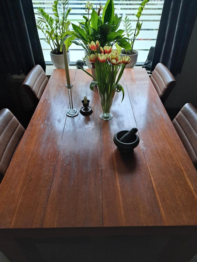 Eikenhouten eettafel GRATIS AFHALEN t/m zondag 15 feb.