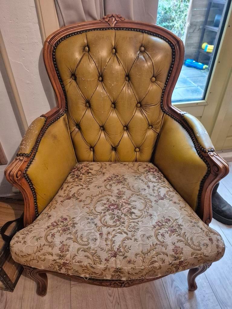 Vintage fauteuil met unieke details