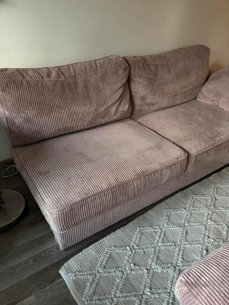 Gratis: Rose bank met hocker - Gebruikt. Ivm verhuizing