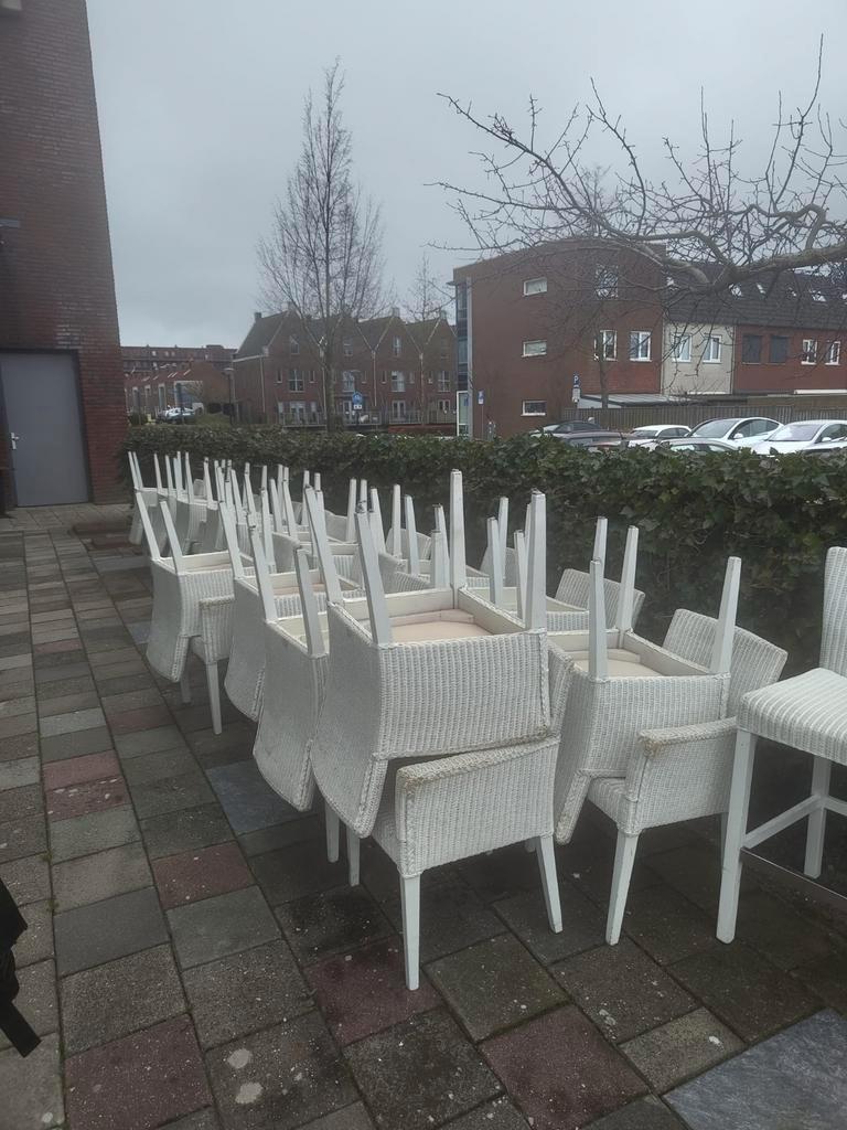 GRATIS (liefst vandaag) af te halen stoelen Heerhugowaard
