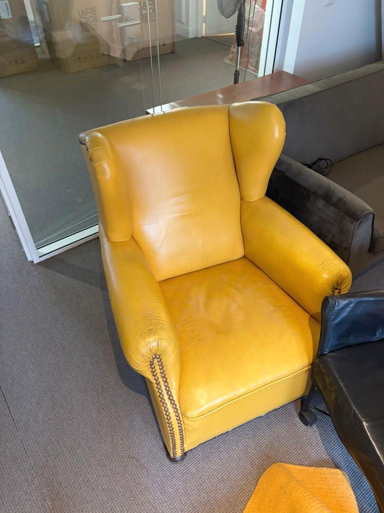 Gele relax fateuil om gratis op te halen