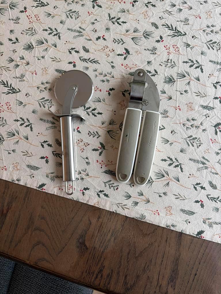 Knoflookpers en pizza snijder - Gratis af te halen