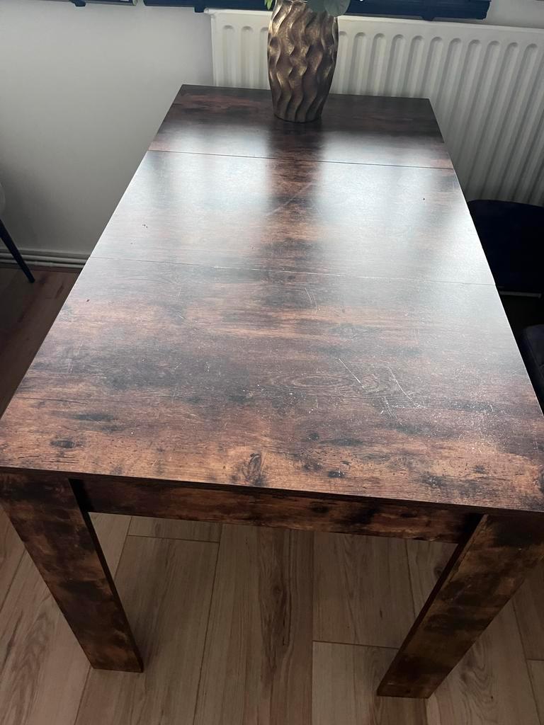 Gratis eettafel met beschadiging